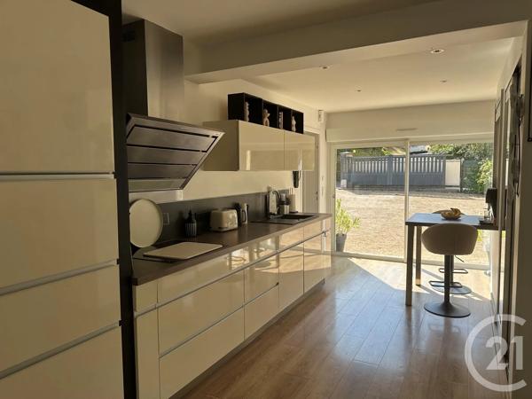Maison à vendre  5 pièces - 103 m 2   ST PLANCHERS  - 50