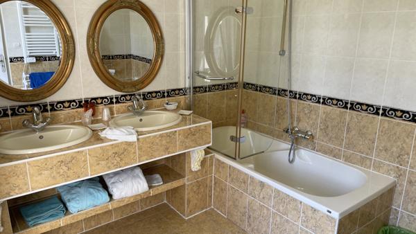 Superbe Château XIXᵉ en Tuffeau entièrement restauré