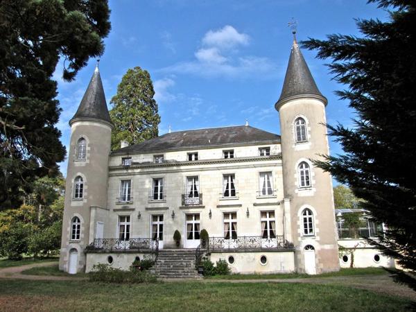 Superbe Château XIXᵉ en Tuffeau entièrement restauré