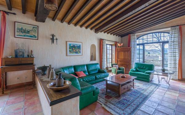 Maison à vendre    8 pièces • 256,11 m2 Saint-Maime