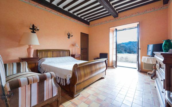 Maison à vendre    8 pièces • 256,11 m2 Saint-Maime