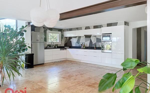 Maison à vendre    10 pièces •  Toulon