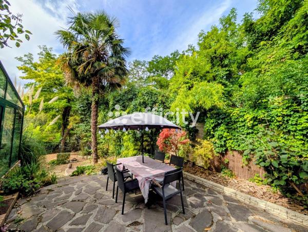 Maison
         6 pièces
        - 130 m² Bien prestige 440 000 € *