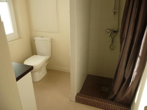 Immeuble de rapport proposant 9 logements : 4 studio, 3 T2, 1 T1bis et un T3 avec vue sur patio