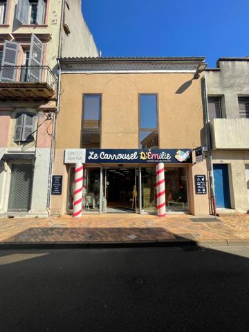 A vendre pour Investisseurs Immeuble centre ville Mont De Marsan local commercial et 5 appartements loués