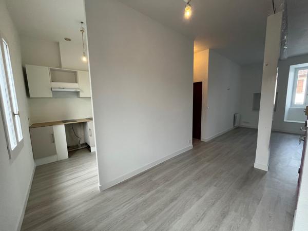 A vendre pour Investisseurs Immeuble centre ville Mont De Marsan local commercial et 5 appartements loués