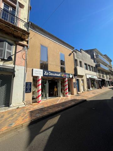 A vendre pour Investisseurs Immeuble centre ville Mont De Marsan local commercial et 5 appartements loués
