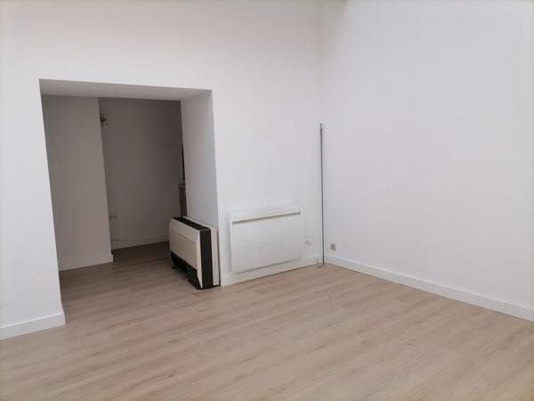 A vendre pour Investisseurs Immeuble centre ville Mont De Marsan local commercial et 5 appartements loués