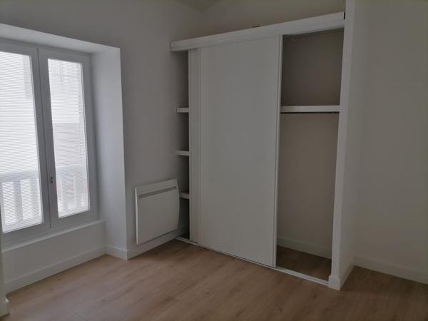 A vendre pour Investisseurs Immeuble centre ville Mont De Marsan local commercial et 5 appartements loués