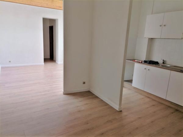 A vendre pour Investisseurs Immeuble centre ville Mont De Marsan local commercial et 5 appartements loués