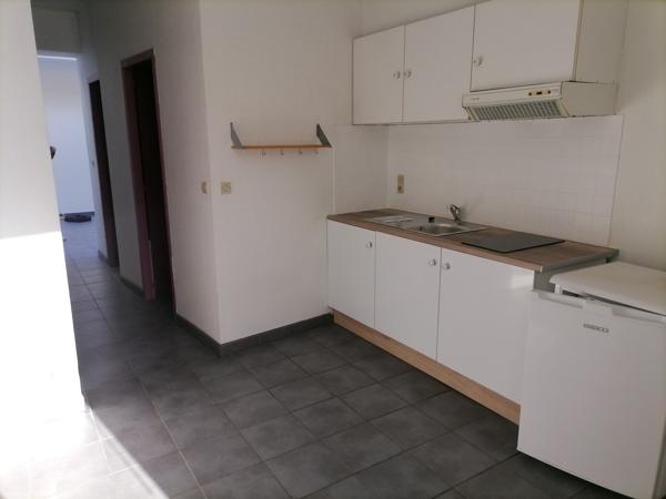 A vendre pour Investisseurs Immeuble centre ville Mont De Marsan local commercial et 5 appartements loués