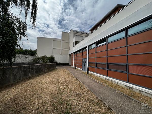 Appartement Rueil Malmaison 2 pièce(s) 48.2 m2 Loyer 1 350 €/mois charges comprises **  - Référence  20094