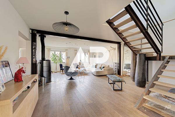 Maison Suresnes 8 pièce(s) 274 m2 1 699 000 € **  - Référence  20111