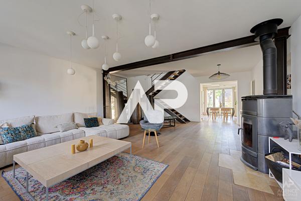 Maison Suresnes 8 pièce(s) 274 m2 1 699 000 € **  - Référence  20111