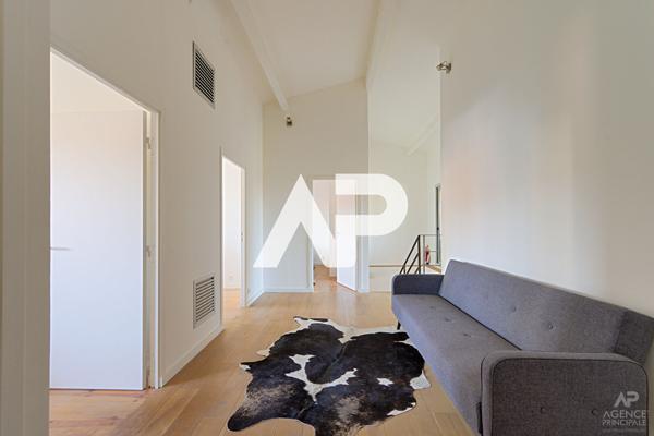 Maison Suresnes 8 pièce(s) 274 m2 1 699 000 € **  - Référence  20111