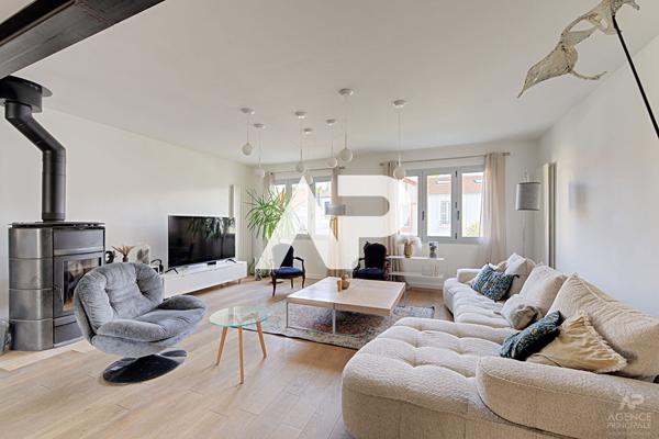 Maison Suresnes 8 pièce(s) 274 m2 1 699 000 € **  - Référence  20111