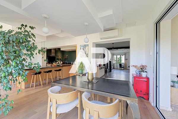 Maison Suresnes 8 pièce(s) 274 m2 1 699 000 € **  - Référence  20111