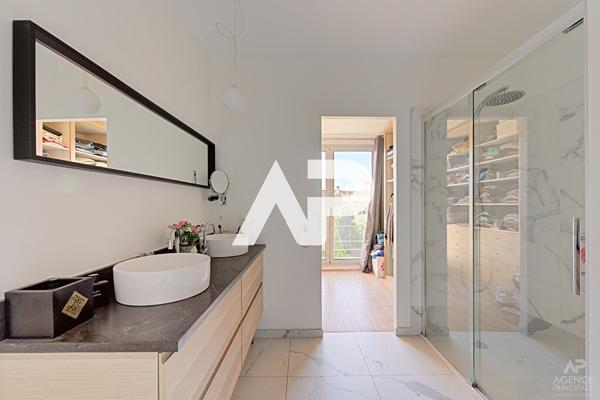 Maison Suresnes 8 pièce(s) 274 m2 1 699 000 € **  - Référence  20111