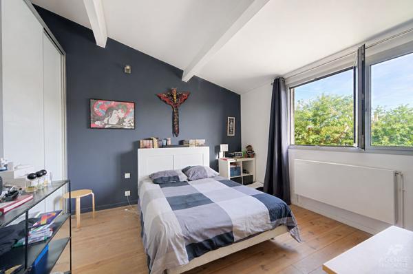 Maison Suresnes 8 pièce(s) 274 m2 1 699 000 € **  - Référence  20111