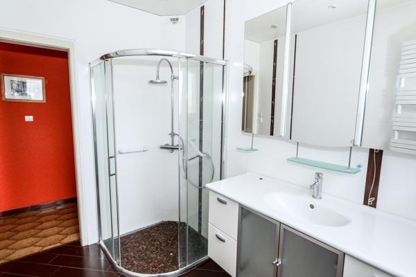 JOLI PLAIN PIED SUR SOUS SOL A AMNEVILLE