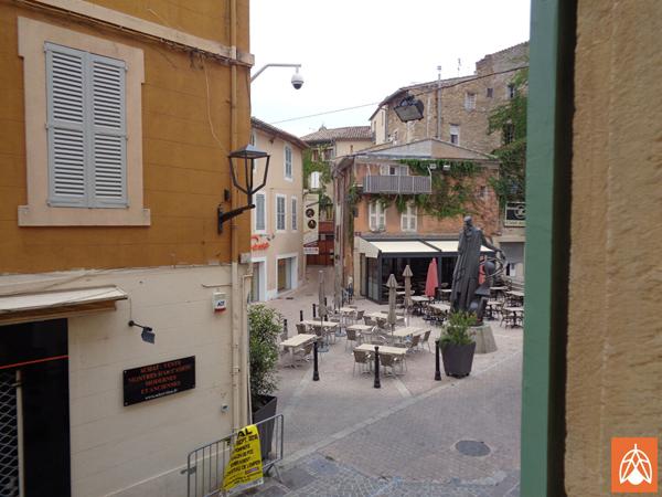 A louer Studio "meublé" centre-ville SALON-DE-PROVENCE Salon de provence A louer Studio "meublé" centre-ville SALON-DE-PROVENCE Salon de provence