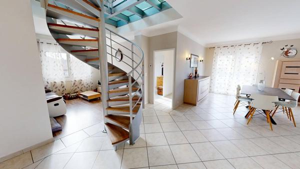 Coeur de Village, Maison familiale avec sous-sol complet et piscine