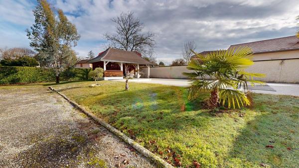 Coeur de Village, Maison familiale avec sous-sol complet et piscine