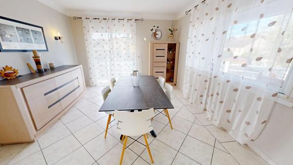 Coeur de Village, Maison familiale avec sous-sol complet et piscine