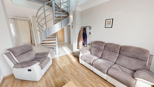 Coeur de Village, Maison familiale avec sous-sol complet et piscine