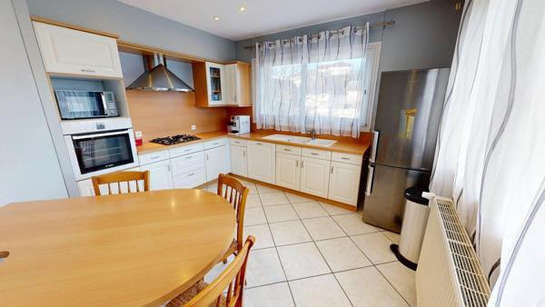 Coeur de Village, Maison familiale avec sous-sol complet et piscine