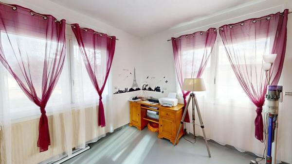 Coeur de Village, Maison familiale avec sous-sol complet et piscine