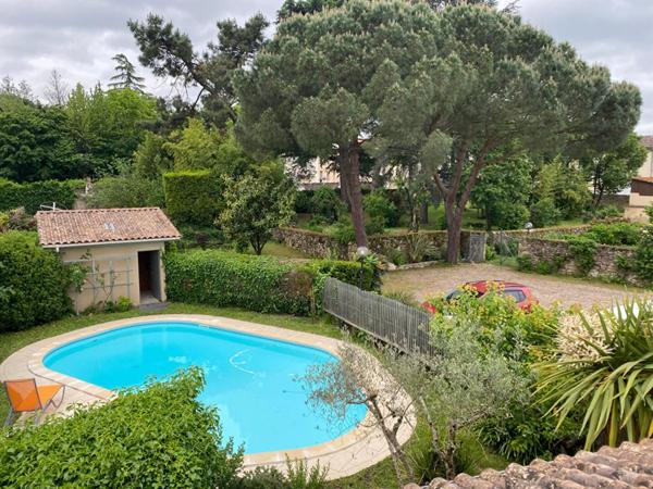 A Saint Macaire, proche Langon : bel ensemble immobilier , piscine, gite... 15 pièces 700 m2