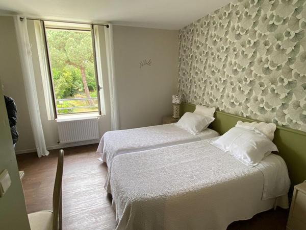 A Saint Macaire, proche Langon : bel ensemble immobilier , piscine, gite... 15 pièces 700 m2