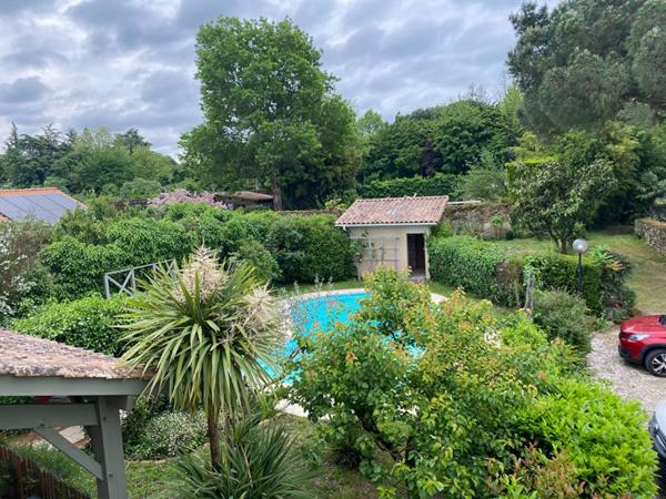 A Saint Macaire, proche Langon : bel ensemble immobilier , piscine, gite... 15 pièces 700 m2