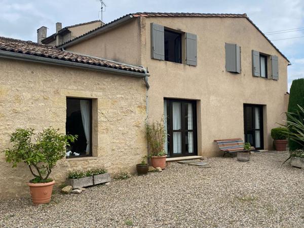 A Saint Macaire, proche Langon : bel ensemble immobilier , piscine, gite... 15 pièces 700 m2