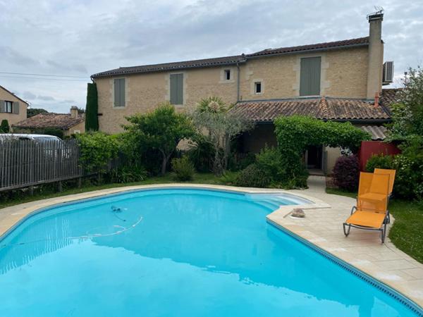 A Saint Macaire, proche Langon : bel ensemble immobilier , piscine, gite... 15 pièces 700 m2