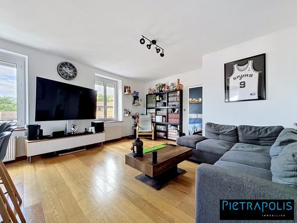 À vendre – Appartement lumineux au dernier étage avec vue dégagée à Neuville-sur-Saône