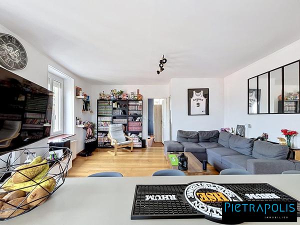 À vendre – Appartement lumineux au dernier étage avec vue dégagée à Neuville-sur-Saône