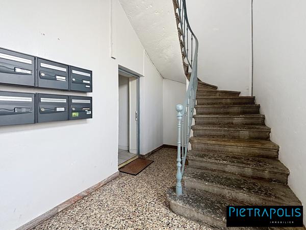 À vendre – Appartement lumineux au dernier étage avec vue dégagée à Neuville-sur-Saône