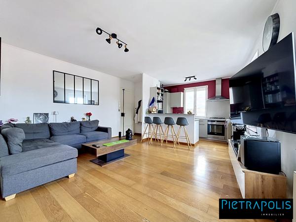 À vendre – Appartement lumineux au dernier étage avec vue dégagée à Neuville-sur-Saône