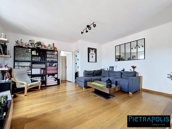 À vendre – Appartement lumineux au dernier étage avec vue dégagée à Neuville-sur-Saône