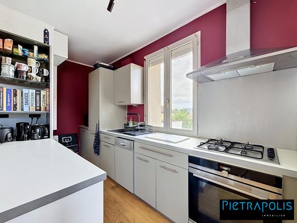 À vendre – Appartement lumineux au dernier étage avec vue dégagée à Neuville-sur-Saône
