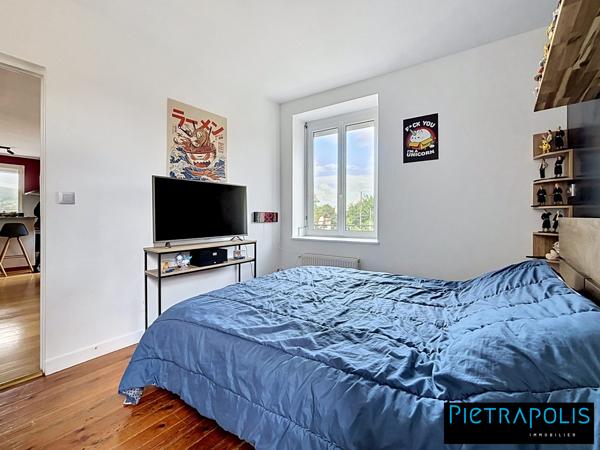 À vendre – Appartement lumineux au dernier étage avec vue dégagée à Neuville-sur-Saône