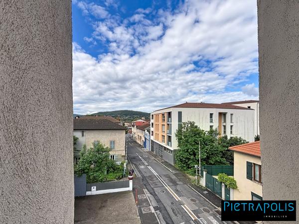 À vendre – Appartement lumineux au dernier étage avec vue dégagée à Neuville-sur-Saône
