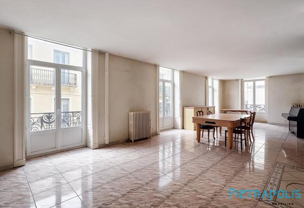 MONTPELLIER : À deux pas de la Place de la Comédie, Ensemble Immobilier de 282m² env