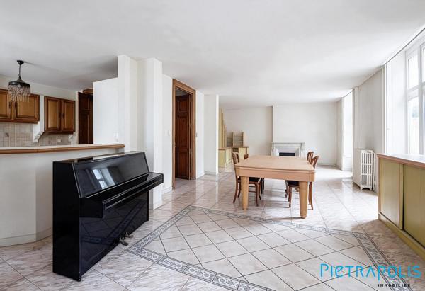 MONTPELLIER : À deux pas de la Place de la Comédie, Ensemble Immobilier de 282m² env