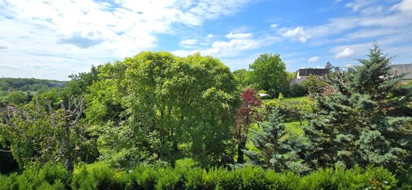 CHARTRES CENTRE : La campagne à la ville avec cette lumineuse Maison des années 30 rénovée - proche quartier Chanzy