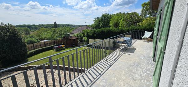 CHARTRES CENTRE : La campagne à la ville avec cette lumineuse Maison des années 30 rénovée - proche quartier Chanzy