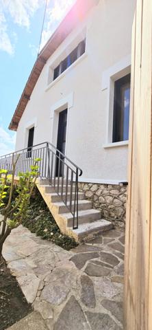 CHARTRES CENTRE : La campagne à la ville avec cette lumineuse Maison des années 30 rénovée - proche quartier Chanzy