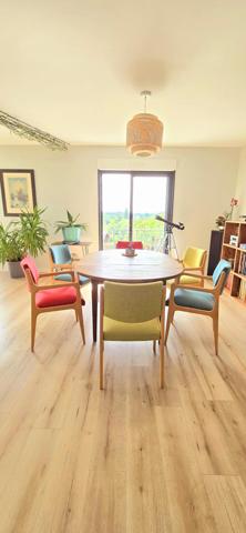 CHARTRES CENTRE : La campagne à la ville avec cette lumineuse Maison des années 30 rénovée - proche quartier Chanzy